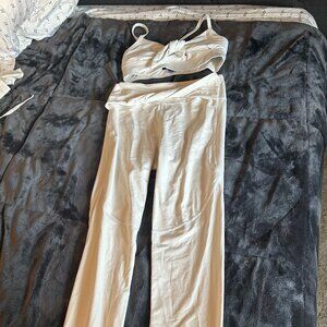 All Alala white fitness set, two-piece set.